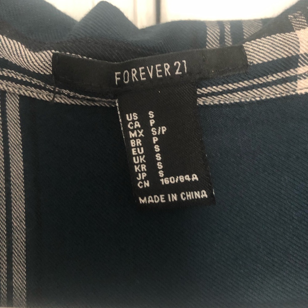 Button down - Picture 2 of 2
